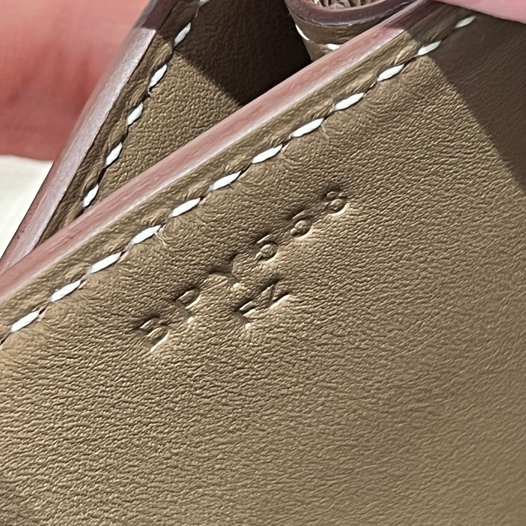 HM 25S CONSTANCE 19 CM IN TAUPE BROWN EPSOM WITH GOLD HARDWARE