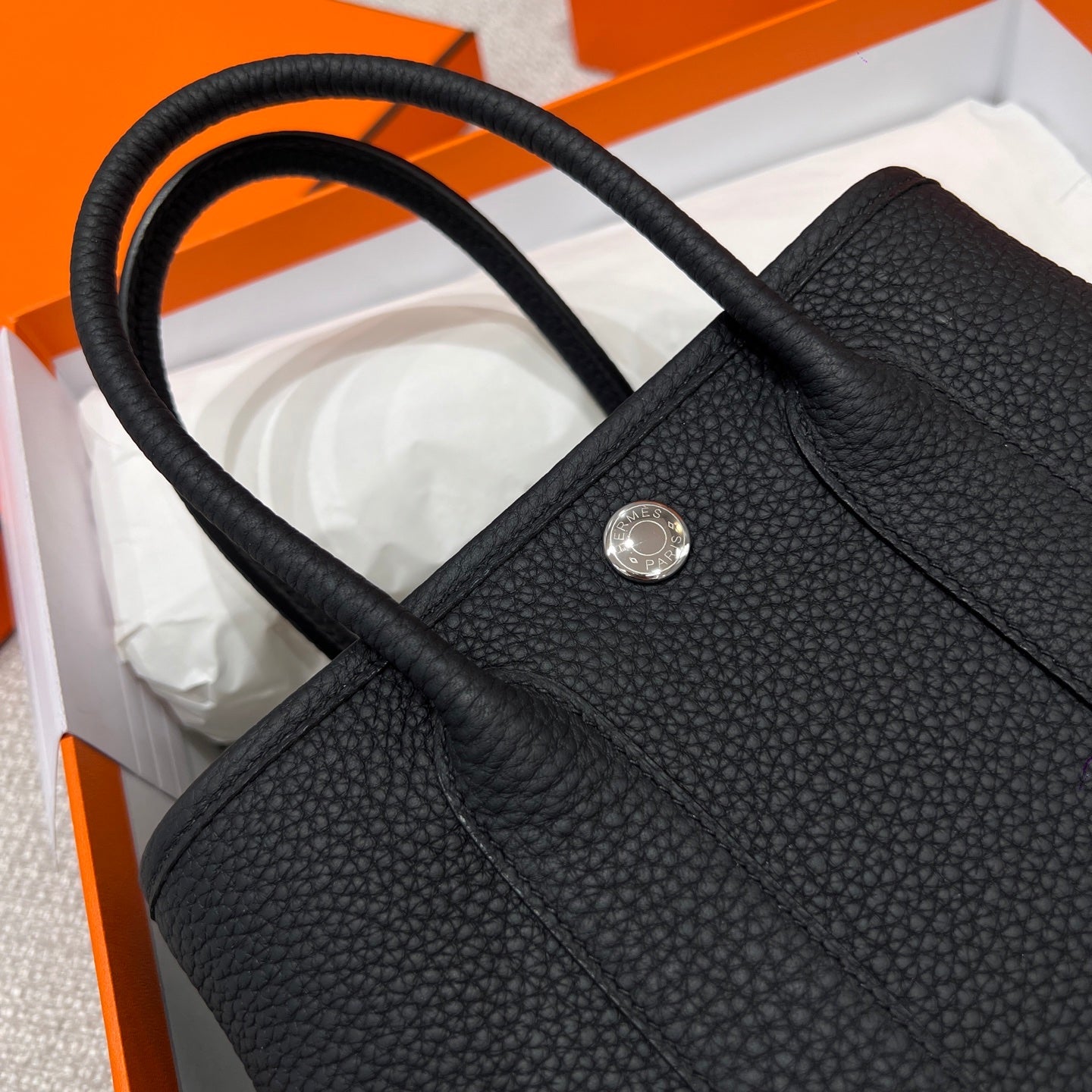 GARDEN PARTY 23CM IN BLACK CALFSKIN