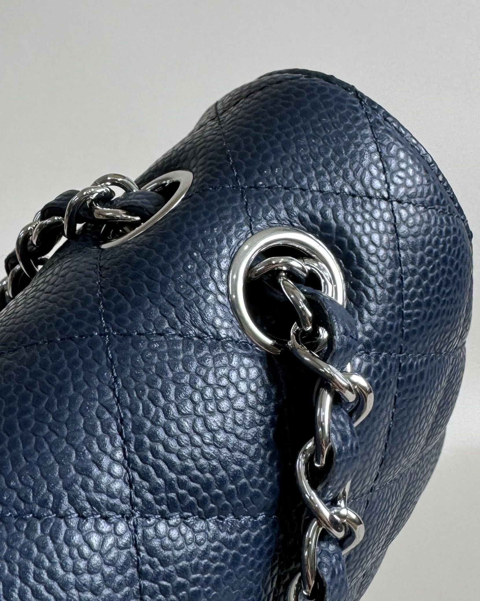 CC CLASSIC FLAP BAG 25 IN NAVY BLUE GRAINED CALFSKIN SILVER HARDWARE