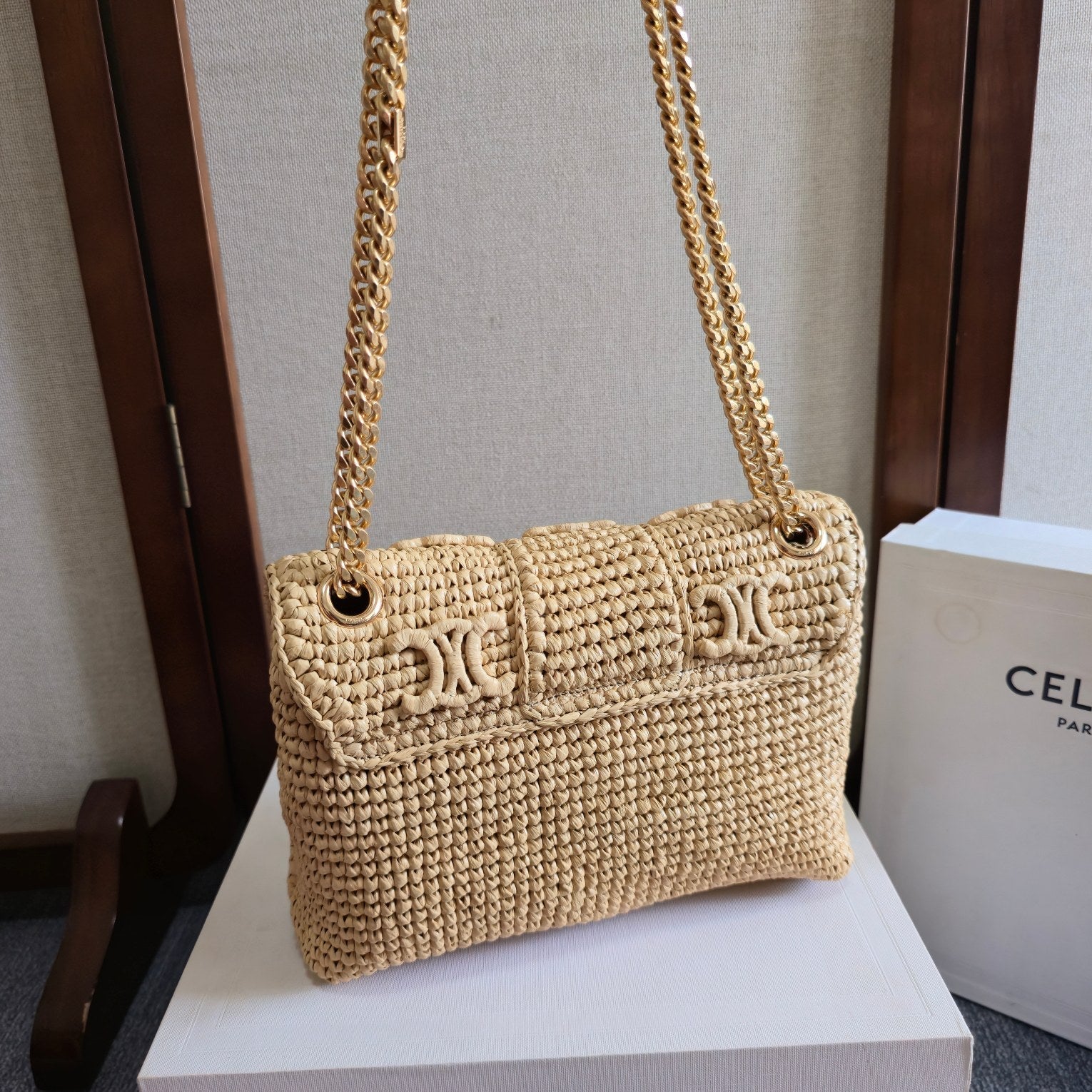 CELINE 26S VICTOIRE BAG 25 IN BEIGE RAFFIA