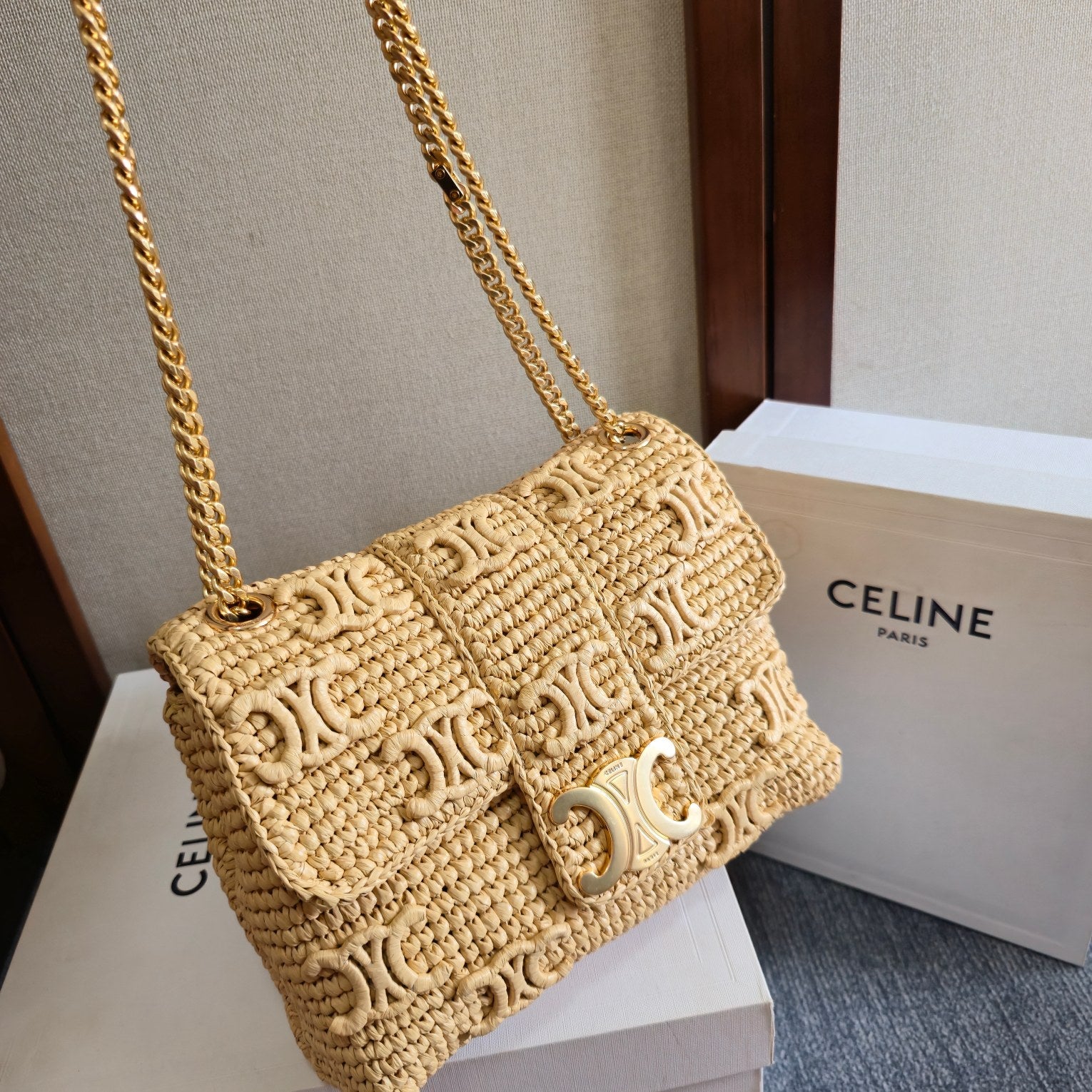 CELINE 26S VICTOIRE BAG 25 IN BEIGE RAFFIA