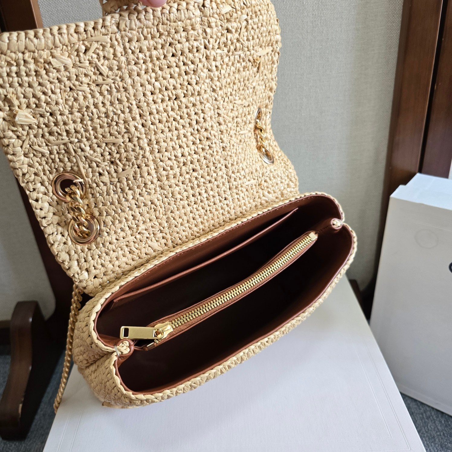 CELINE 26S VICTOIRE BAG 25 IN BEIGE RAFFIA
