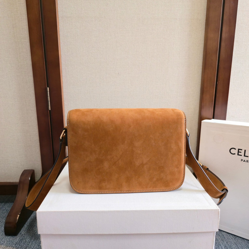 CELINE 26S TEEN TRIOMPHE BAG 22 IN LIGHT BROWN SUEDE