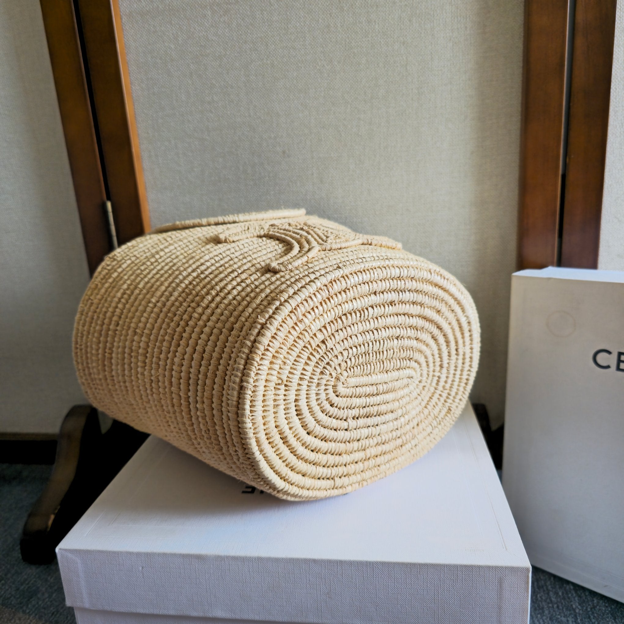 CELINE 26S HANDBAG BRAIDED PANIER 21 IN BEIGE RAFFIA