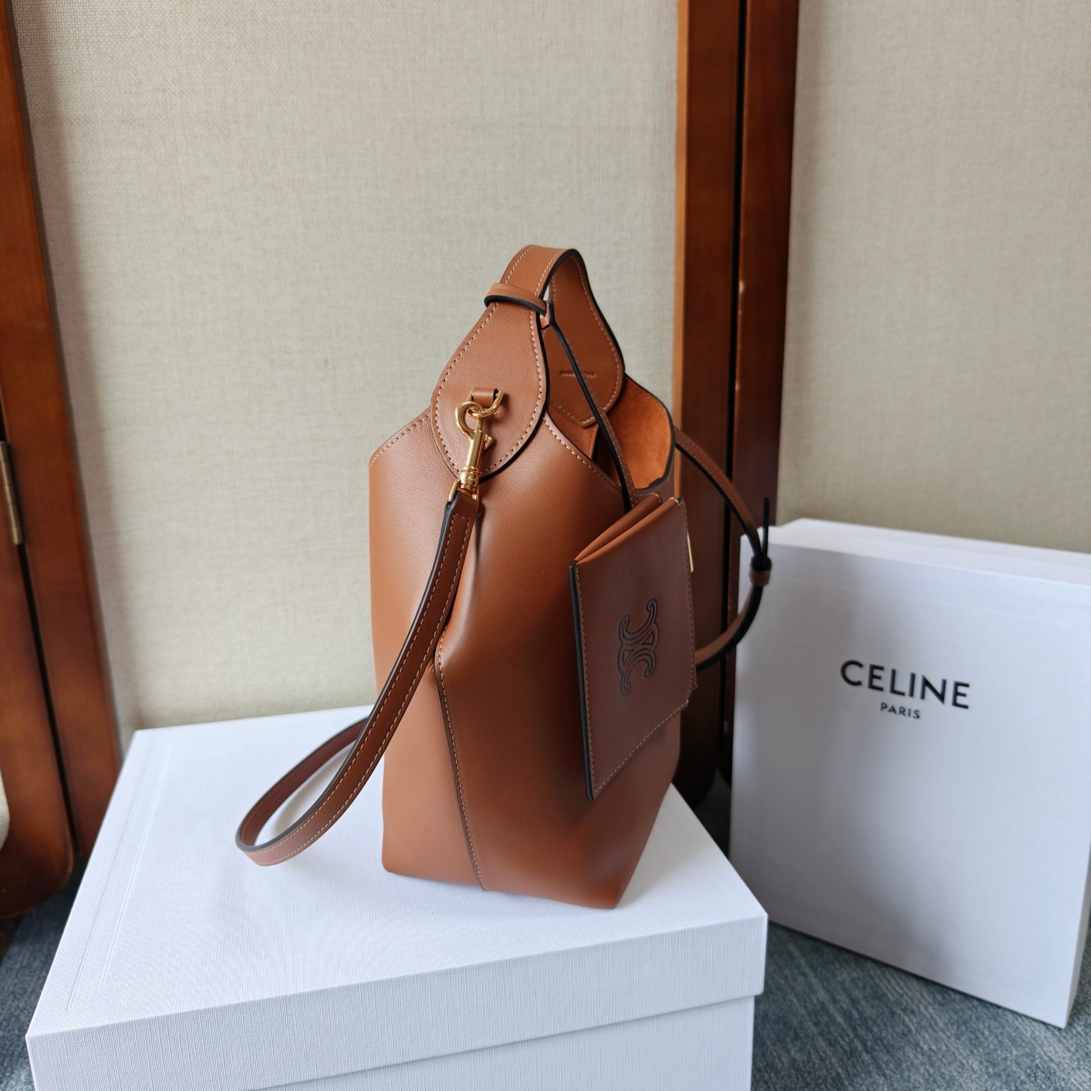 CELINE 26S HOBO BAG 31 IN BROWN CALFSKIN