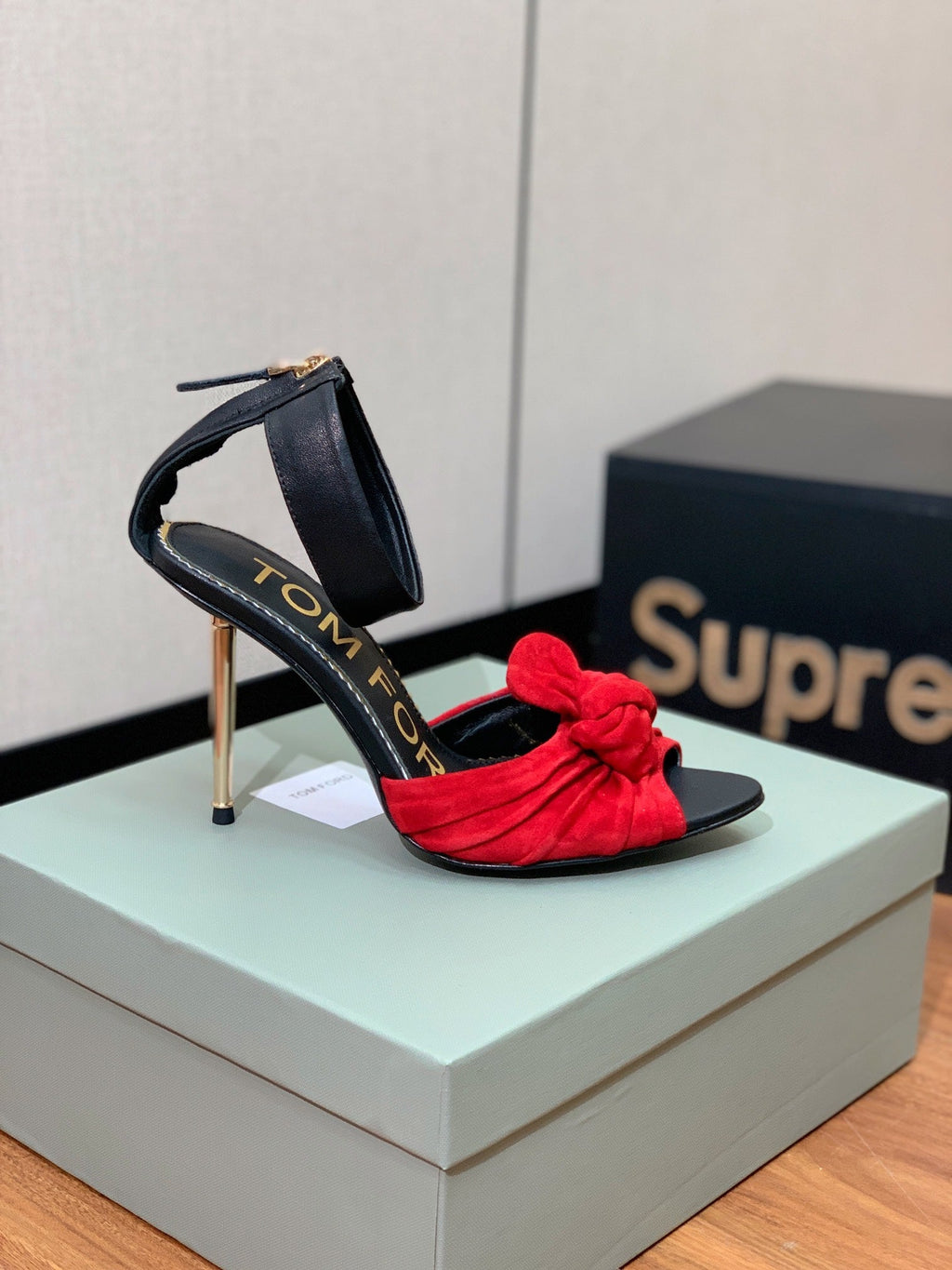 HIGH SANDAL 10 CM IN CHERRY RED SUEDE