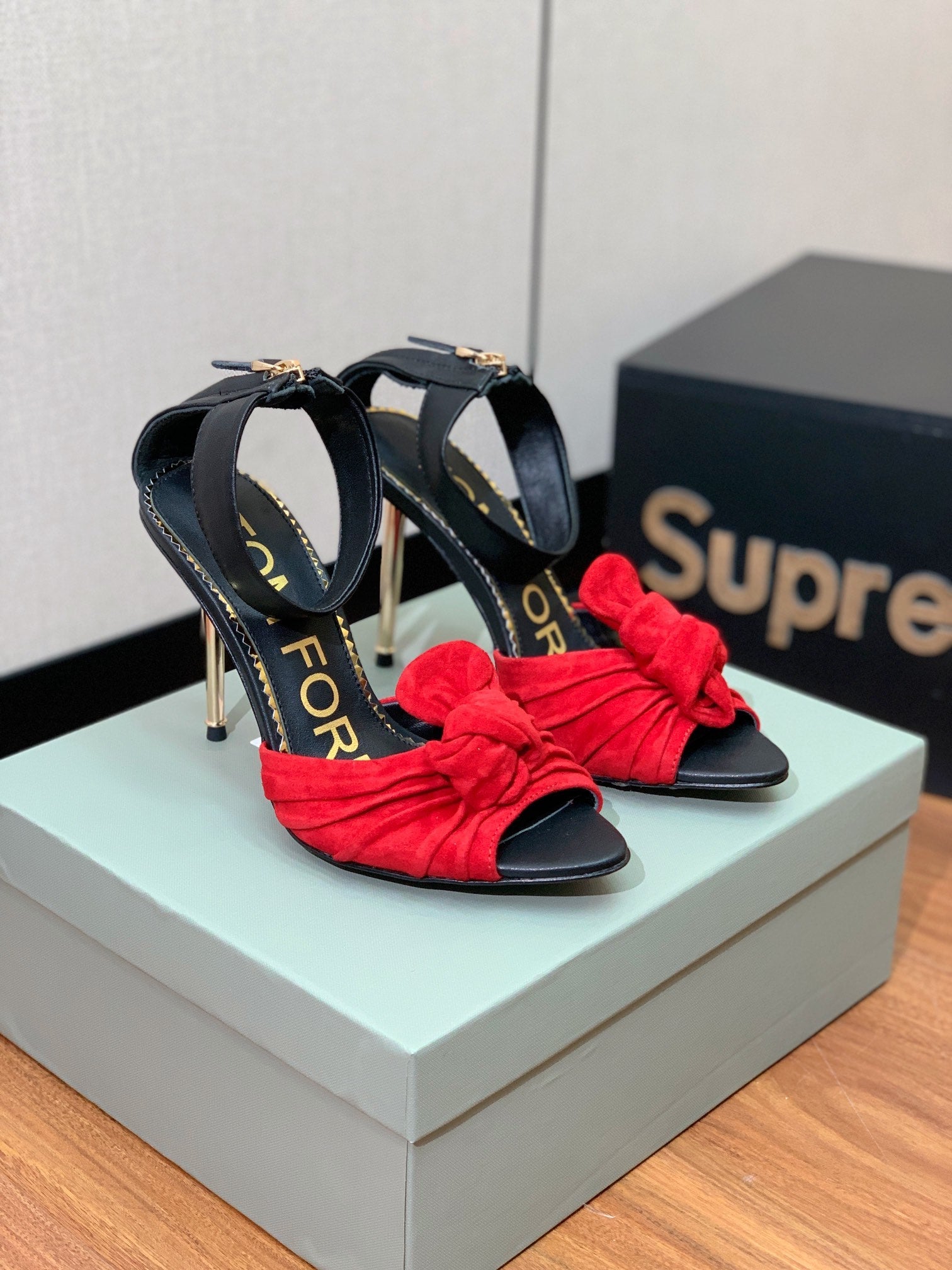 HIGH SANDAL 10 CM IN CHERRY RED SUEDE