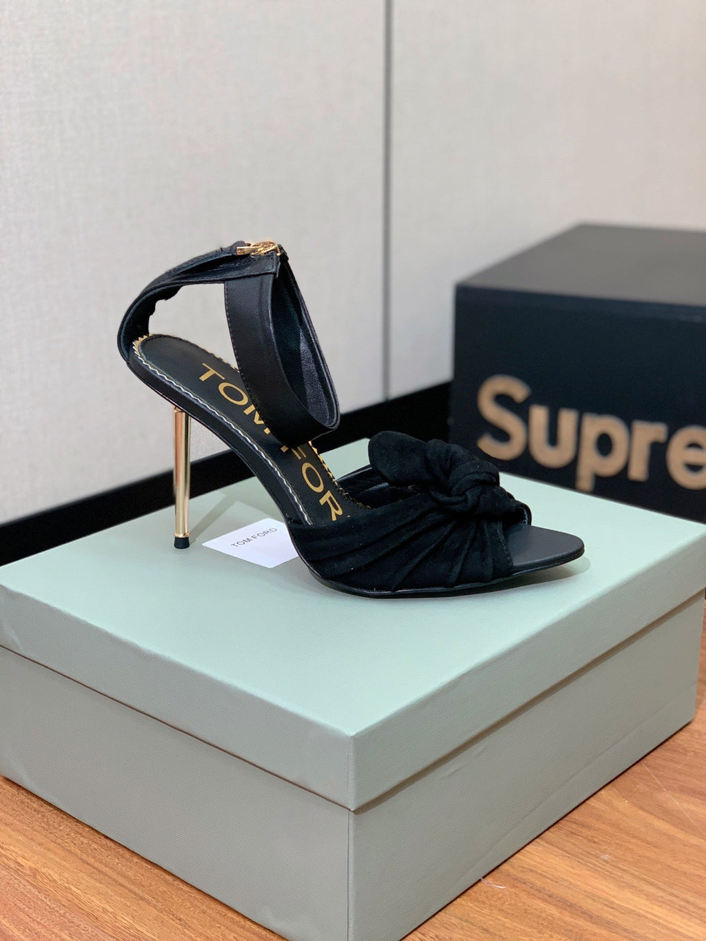 HIGH SANDAL 10 CM IN BLACK SUEDE