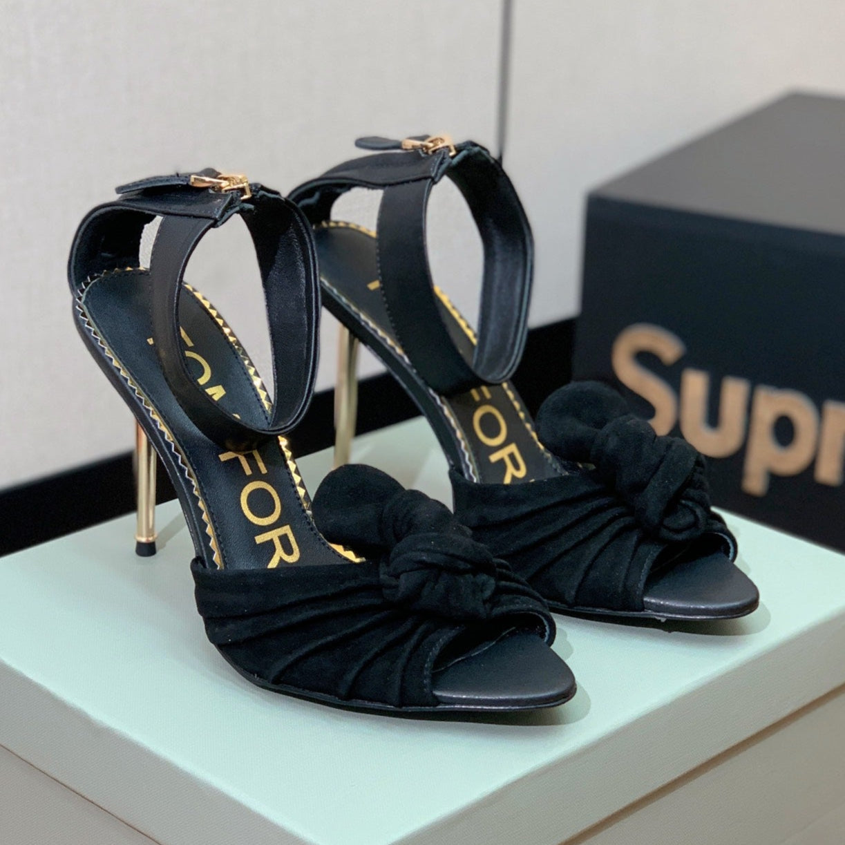 HIGH SANDAL 10 CM IN BLACK SUEDE