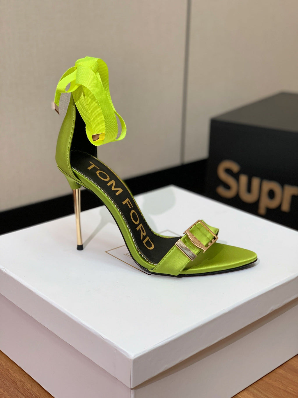 ANKLE SANDAL 10 CM IN PEAR GREEN SILK AND SHEEPSKIN