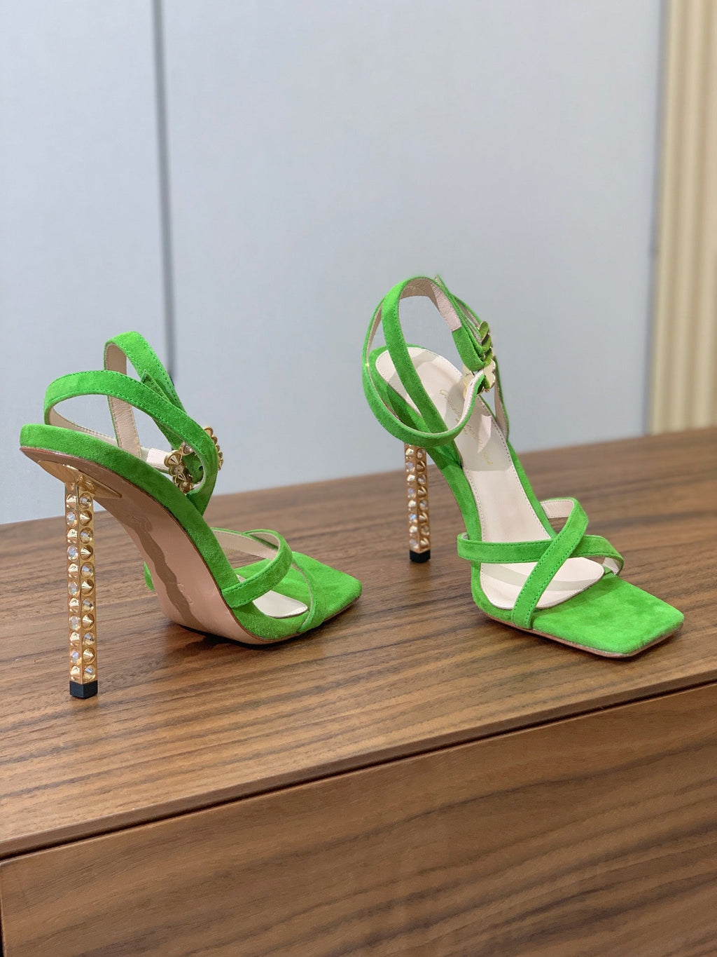 GIANVITO ROSSI 26S CRYSTAL HEELS 105 MM IN GREEN SUEDE