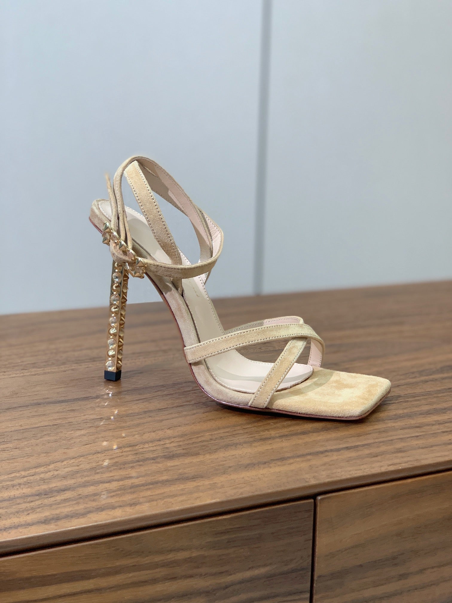 GIANVITO ROSSI 26S CRYSTAL HEELS 105 MM IN BEIGE SUEDE