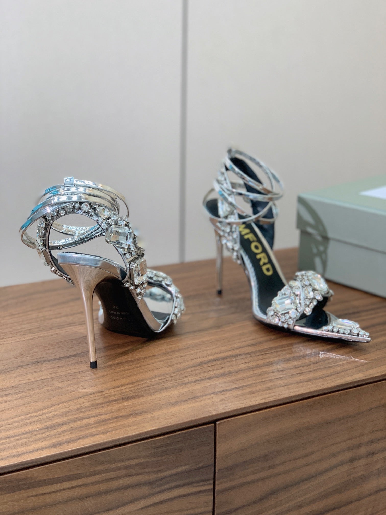 CRYSTAL HIGH HEELS IN SILVER ZP METALLIC PATENT LEATHER