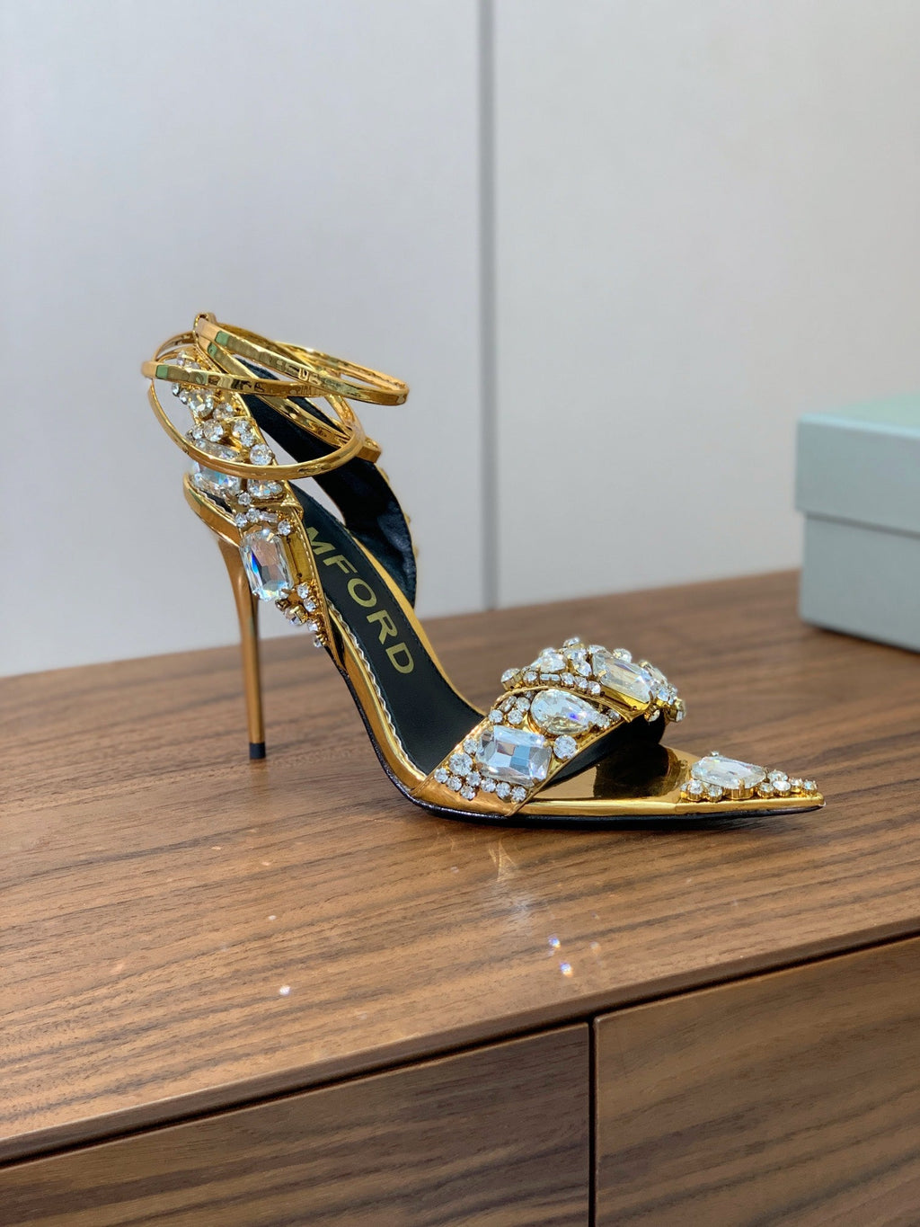 CRYSTAL HIGH HEELS IN GOLD ZP METALLIC PATENT LEATHER