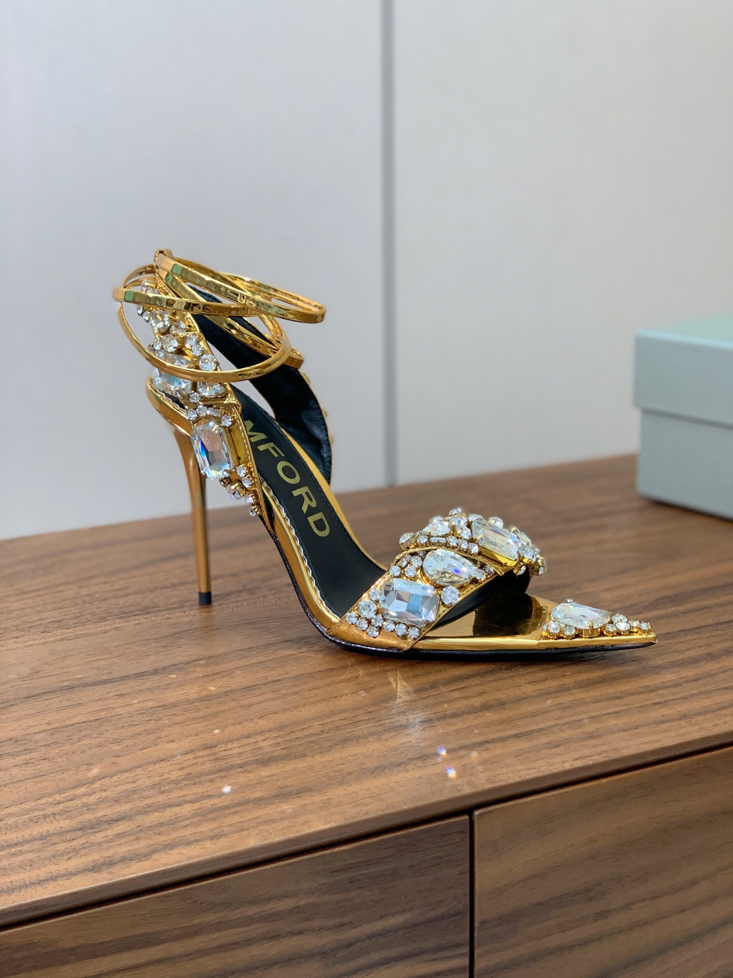 CRYSTAL HIGH HEELS IN GOLD ZP METALLIC PATENT LEATHER