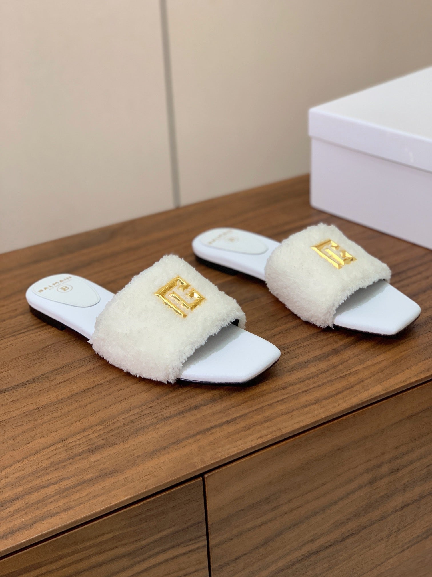 BALMAIN 26S SANDALS IN WHITE WOOL AND CALFSKIN