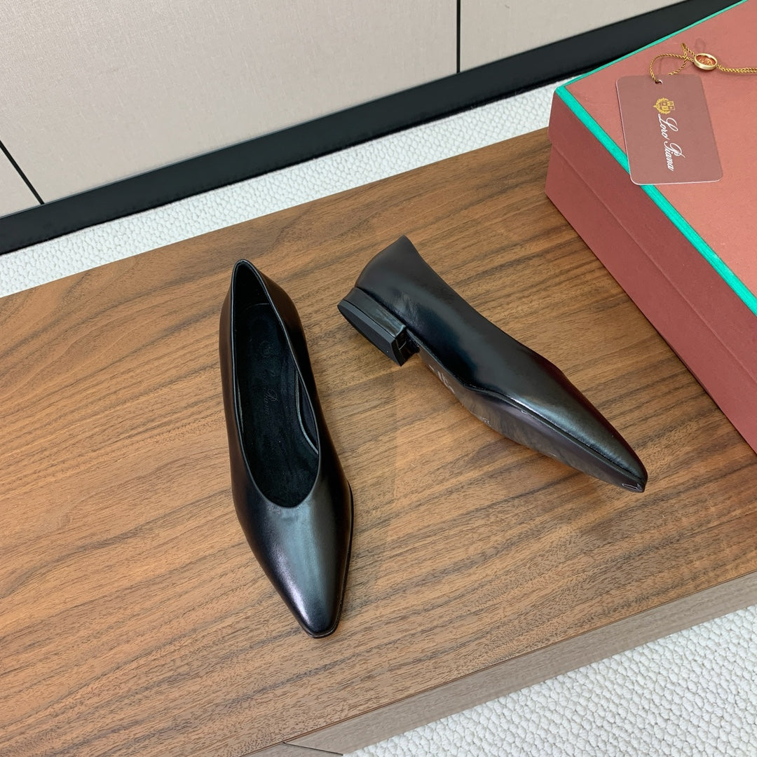 LP 26S BALLET FLATS IN BLACK CALFSKIN