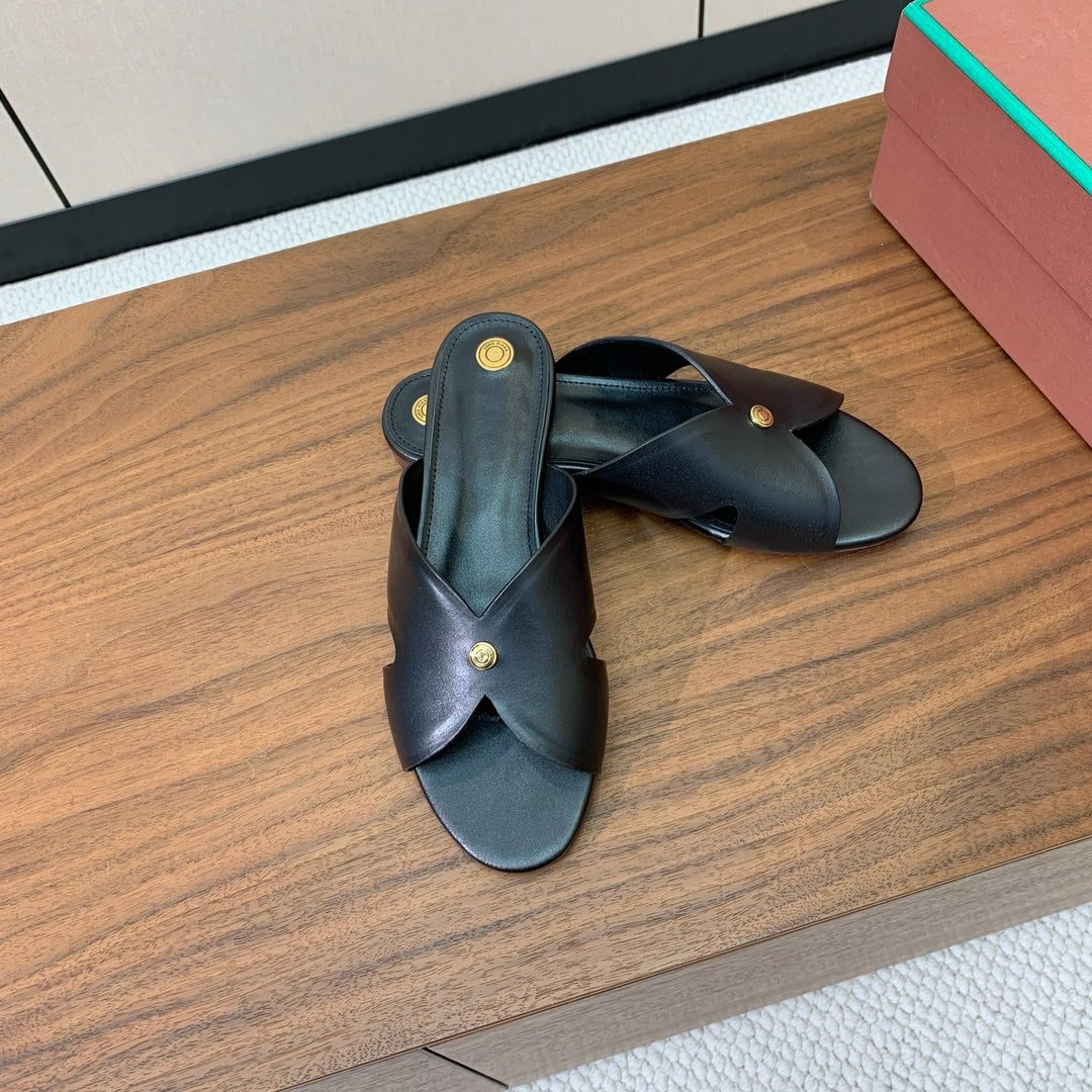 FLAT SLIPPERS IN BLACK CALFSKIN