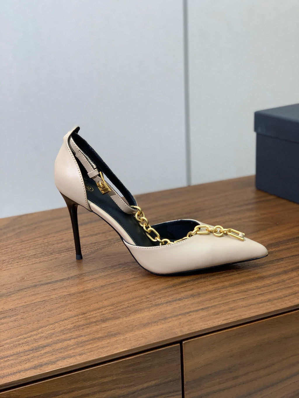 BALMAIN 26S CHAIN HIGH HEELS 95 MM IN BEIGE CALFSKIN