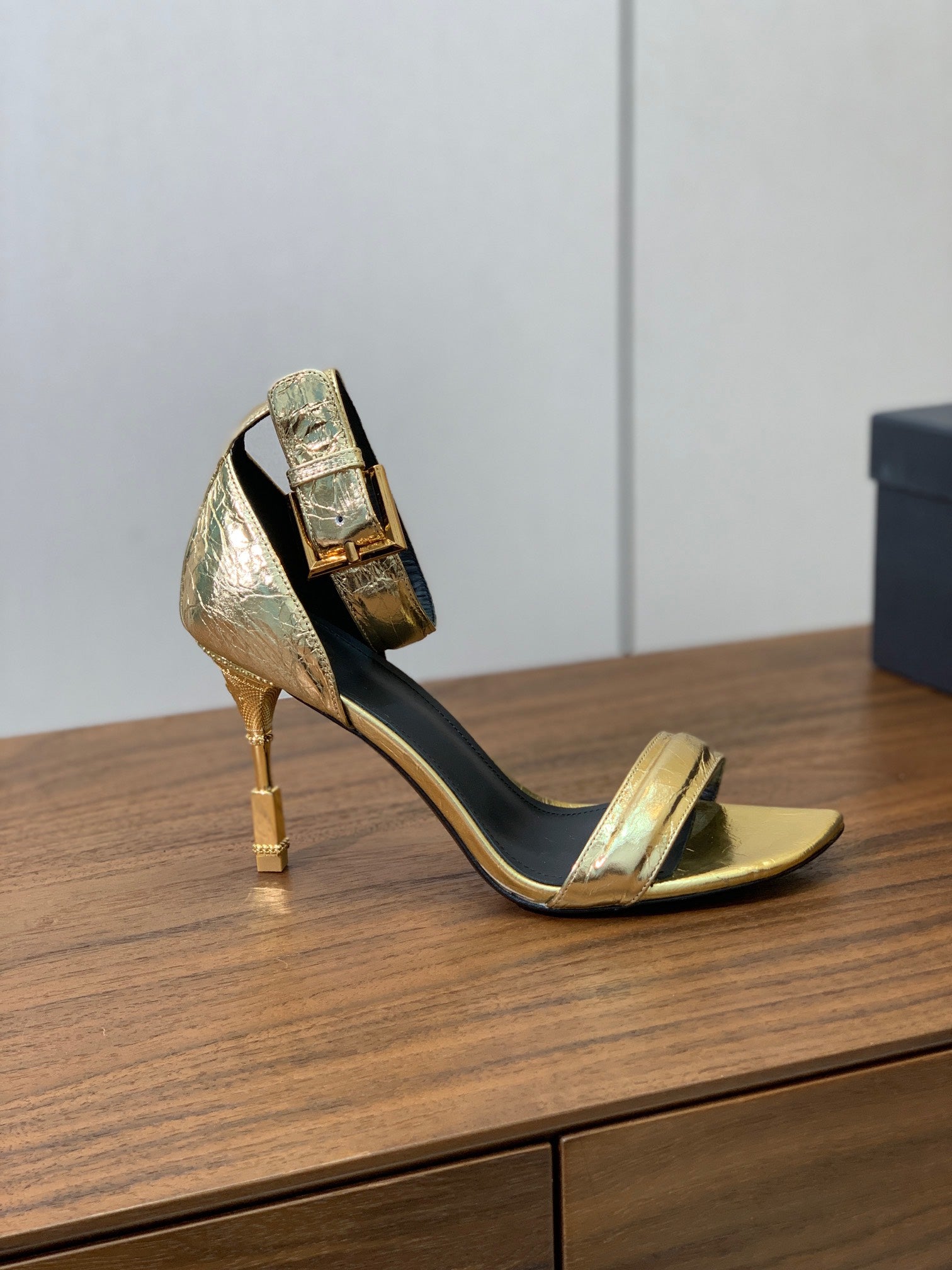 BALMAIN 25S SQUARE STRAP HIGH HEELS 100MM IN GOLD CALFSKIN