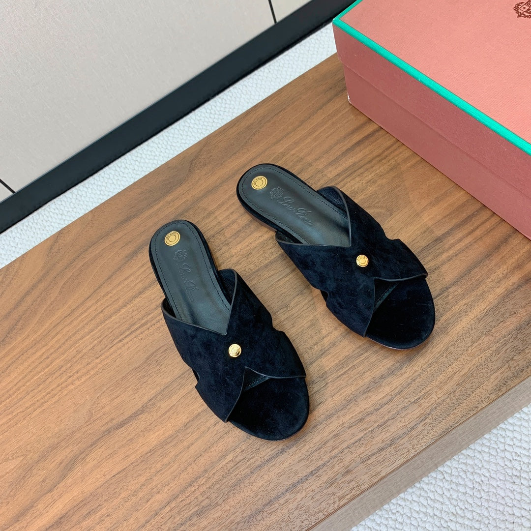 FLAT SLIPPERS IN BLACK SUEDE
