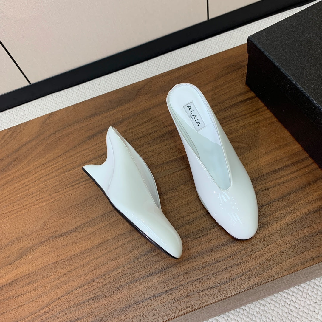 ALAIA 26S WEDGE MULES 70 MM IN WHITE GLOSSY CALFSKIN