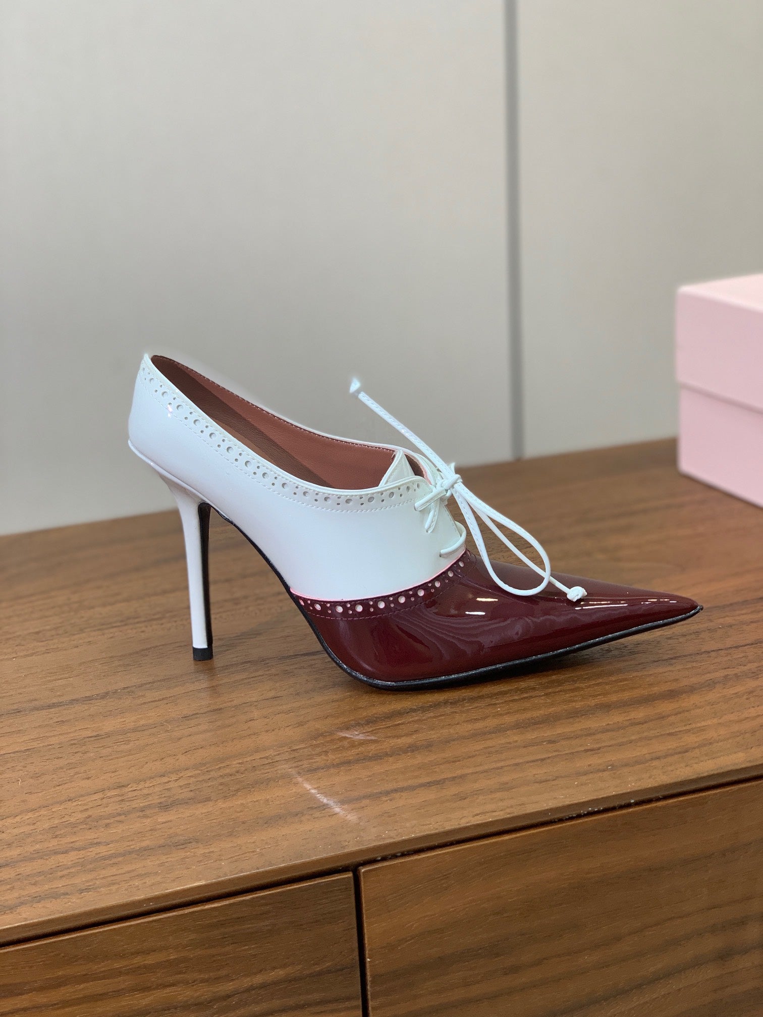 ALAIA 26S LACE-UP HEELED 105 MM IN DARK RED AND WHITE GLOSSY CALFSKIN