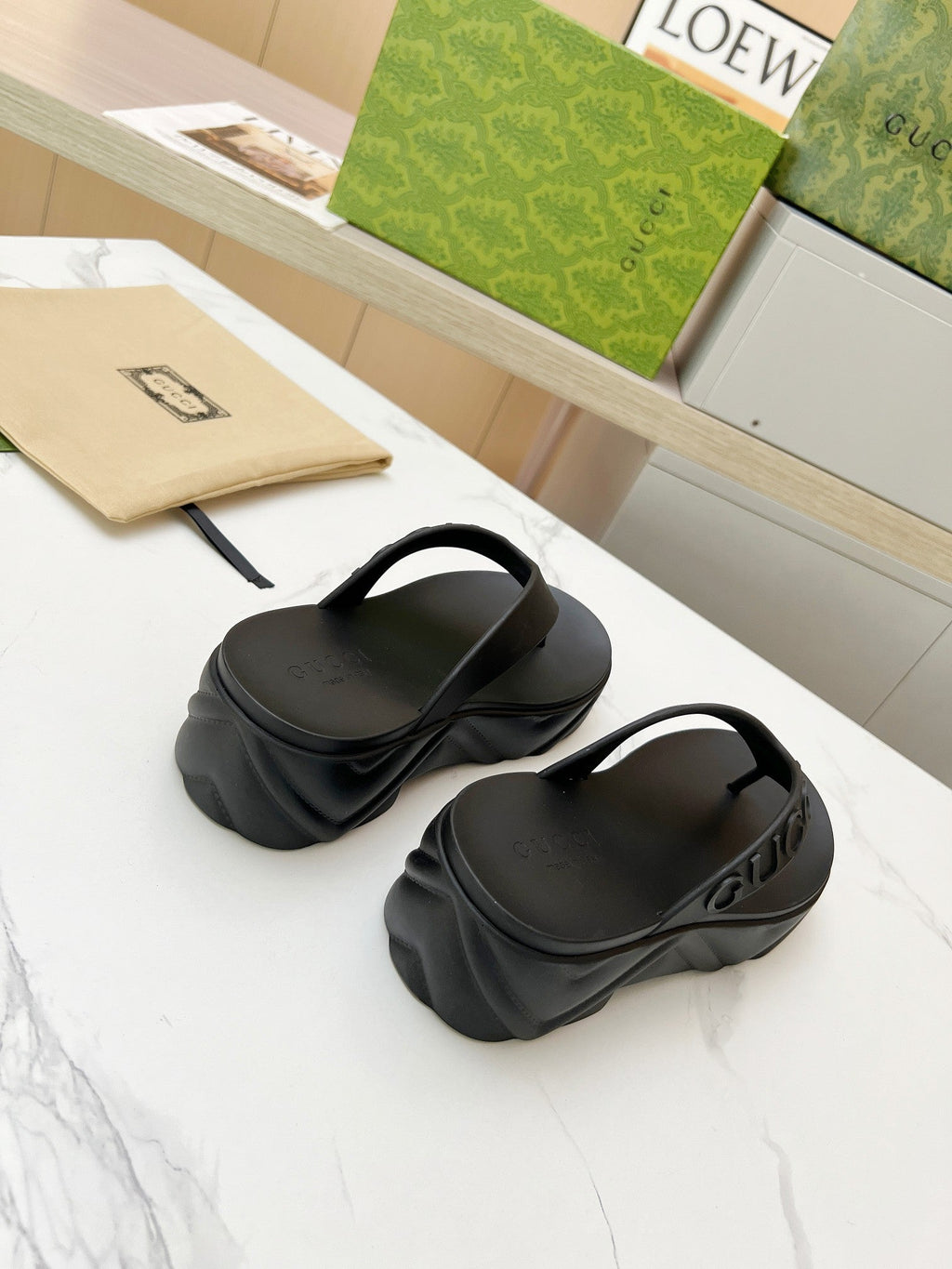 THONG PLATFORM IN BLACK IMPORTED TPU