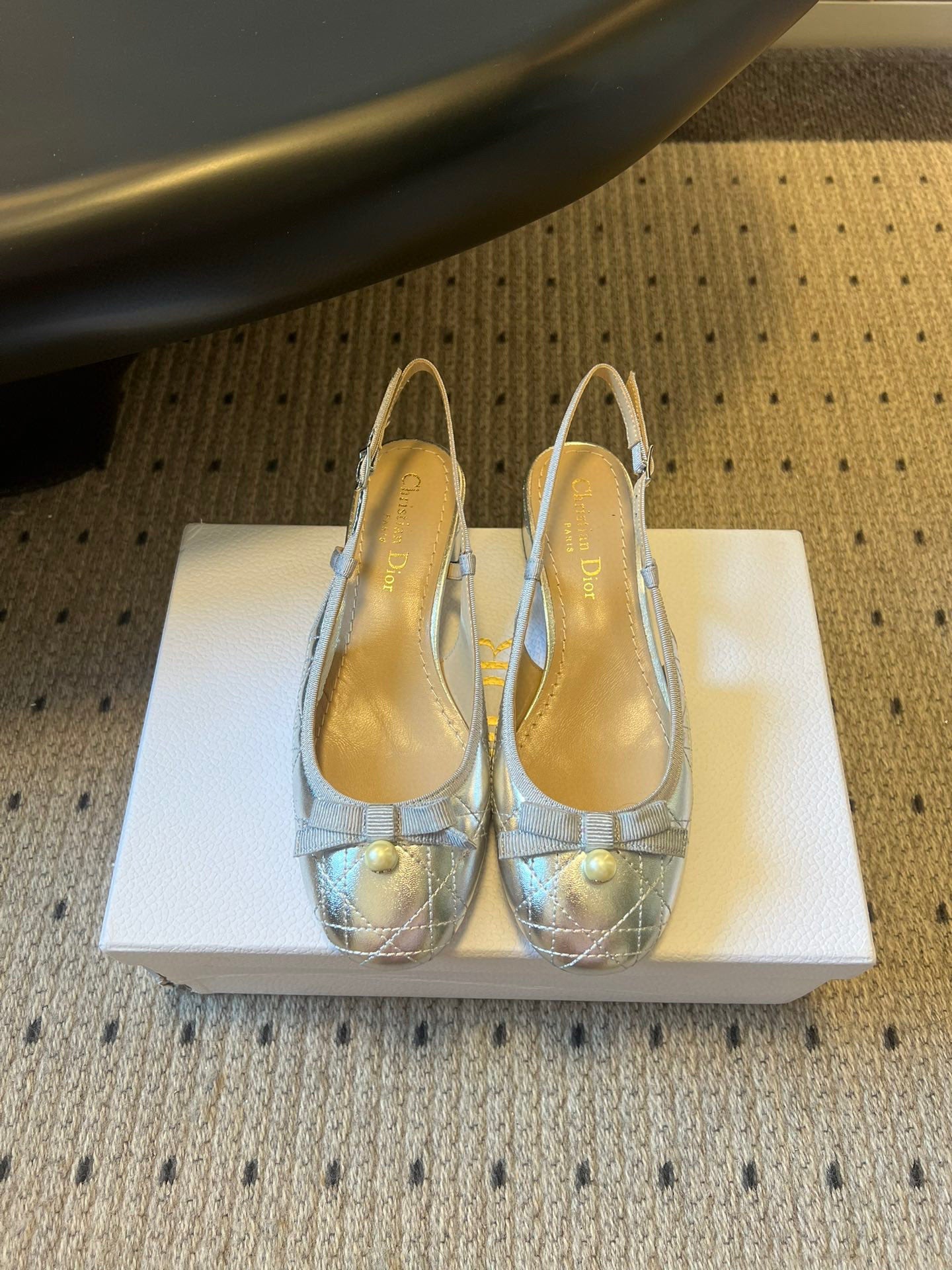 DIOR 26S OPEN BACK SANDALS IN SILVER CALFSKIN WITH PEARL BOW