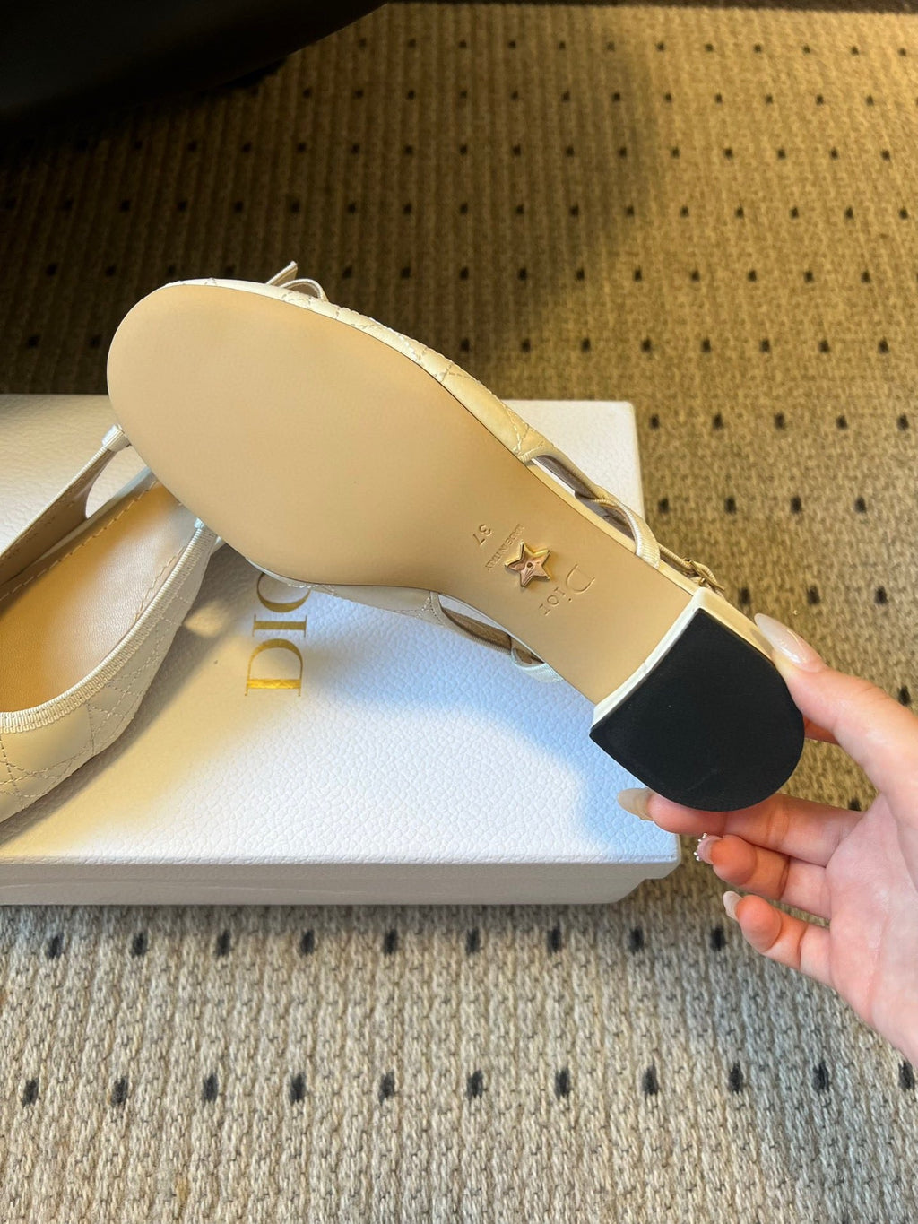 DIOR 26S OPEN BACK SANDALS IN CREAM WHITE CALFSKIN WITH PEARL BOW