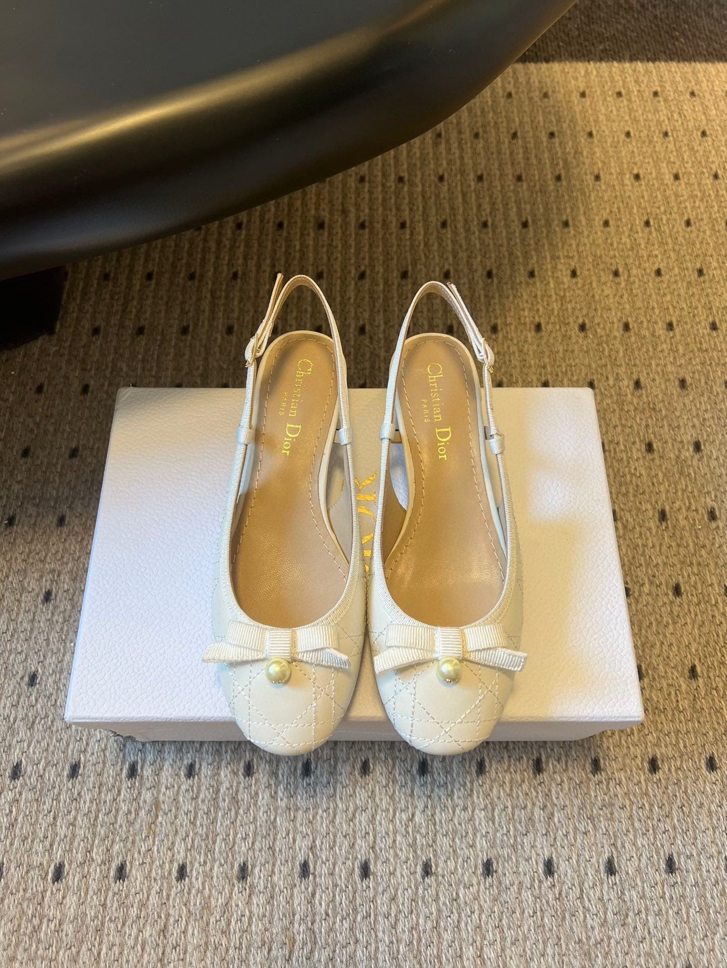 DIOR 26S OPEN BACK SANDALS IN CREAM WHITE CALFSKIN WITH PEARL BOW