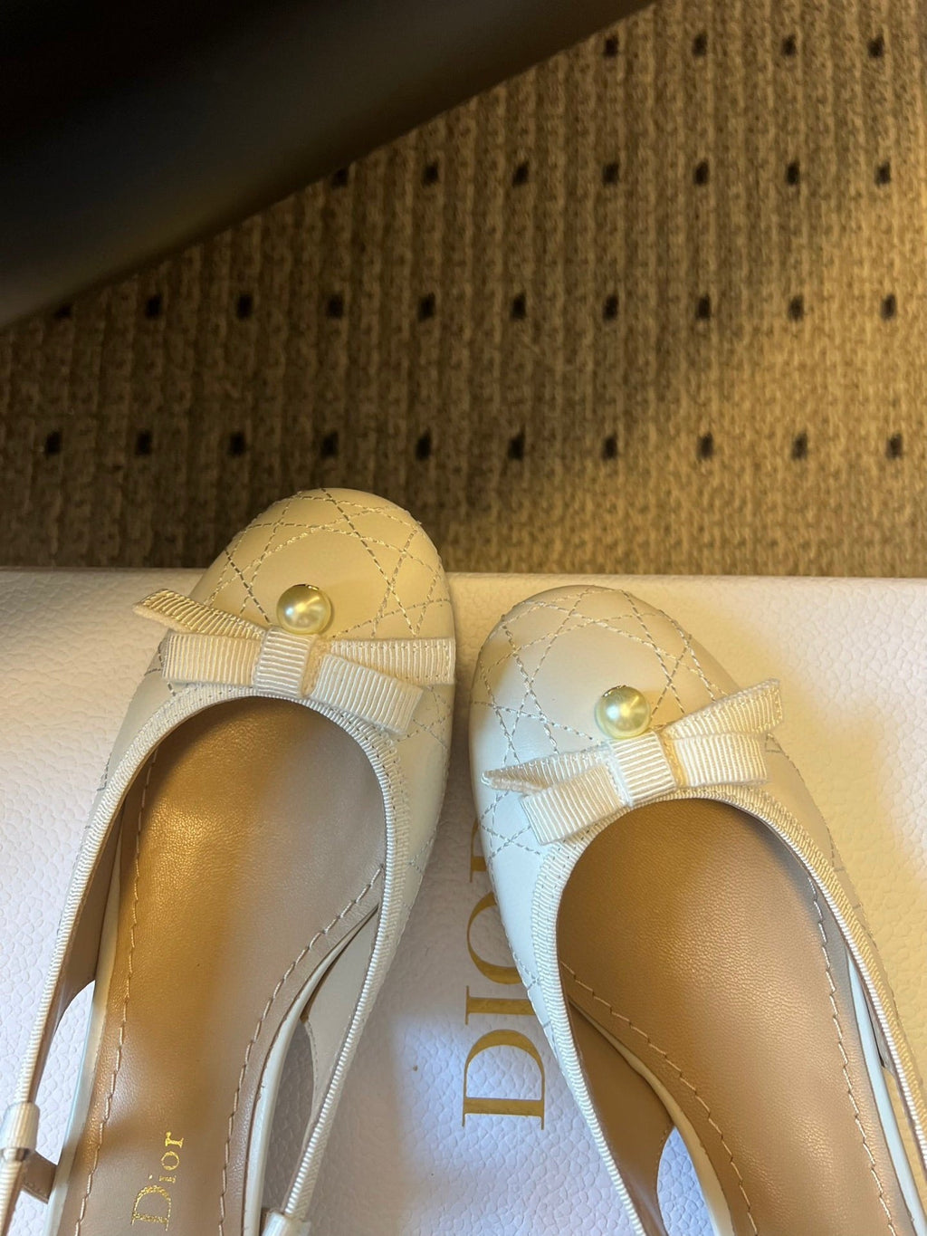 DIOR 26S OPEN BACK SANDALS IN CREAM WHITE CALFSKIN WITH PEARL BOW