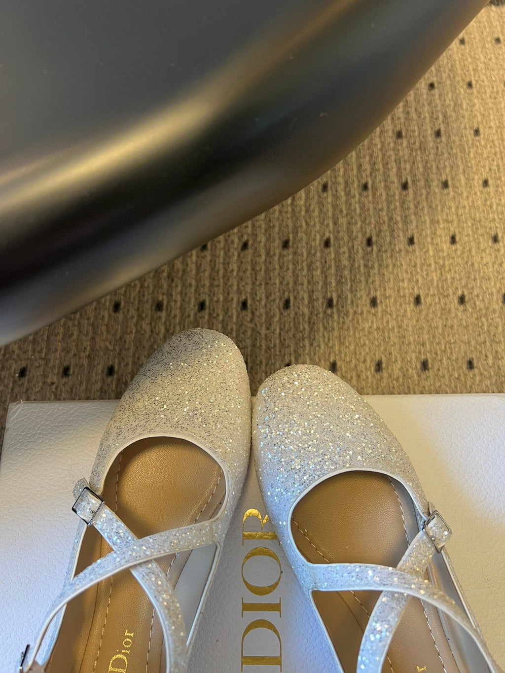 DIOR 26S BALLET FLAT IN WHITE LAMINATED LAMBSKIN AND GLITTER