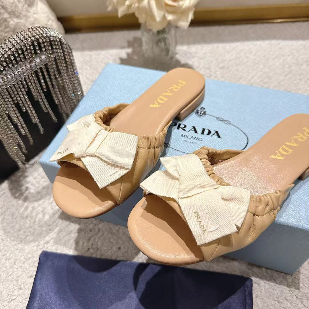 PRADA 26S RUCHED BOW SLIDE SANDALS IN BEIGE CALFSKIN