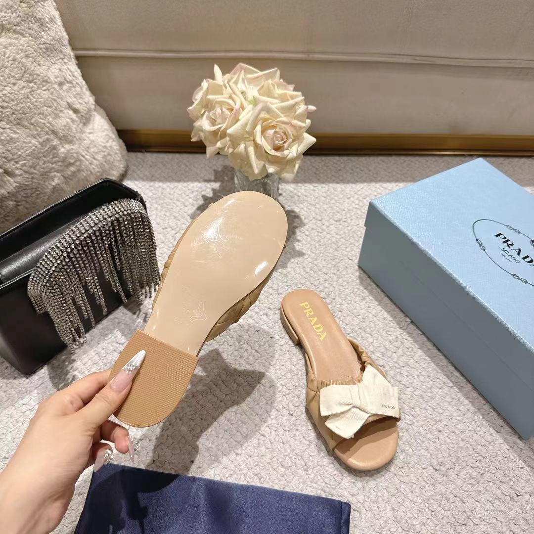 PRADA 26S RUCHED BOW SLIDE SANDALS IN BEIGE CALFSKIN