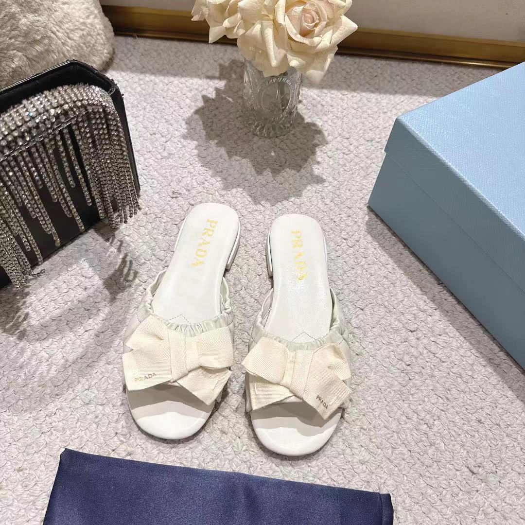 PRADA 26S RUCHED BOW SLIDE SANDALS IN CREAM WHITE CALFSKIN