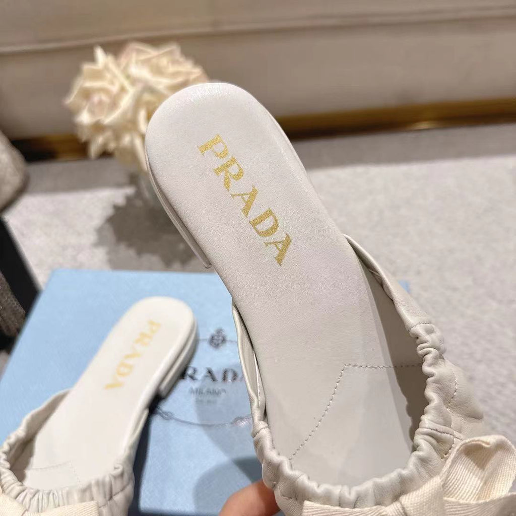 PRADA 26S RUCHED BOW SLIDE SANDALS IN CREAM WHITE CALFSKIN