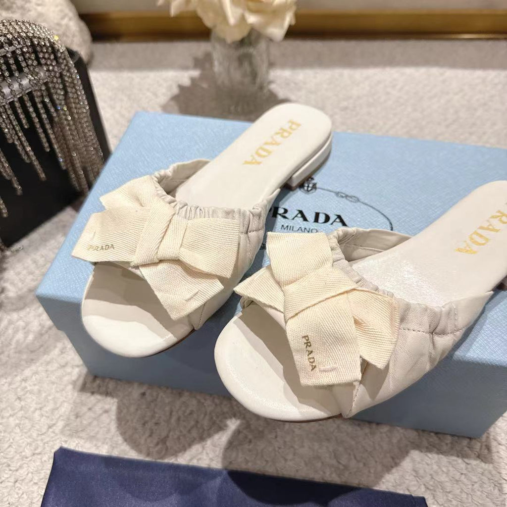 PRADA 26S RUCHED BOW SLIDE SANDALS IN CREAM WHITE CALFSKIN