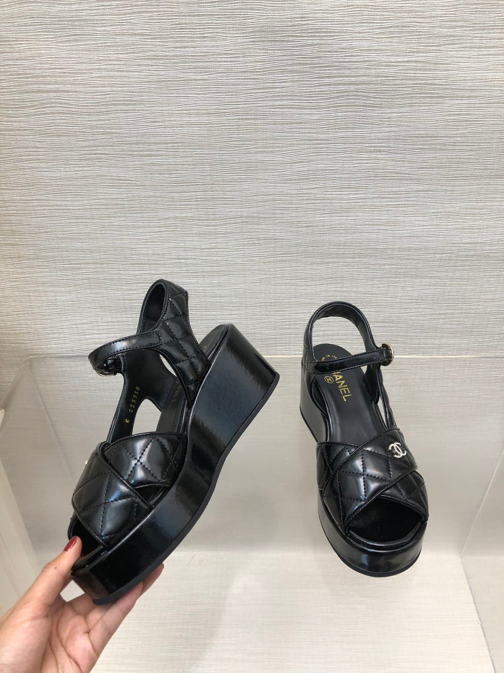 WEDGE SANDALS IN BLACK CALFSKIN