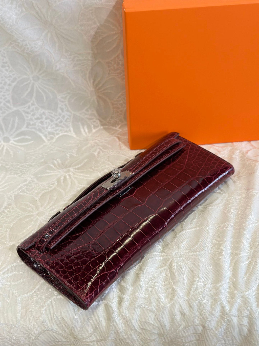 KELLY CUT 31 IN SANGRIA PURPLE SHINNY ALLIGATOR LEATHER WITH SILVER HARDWARE