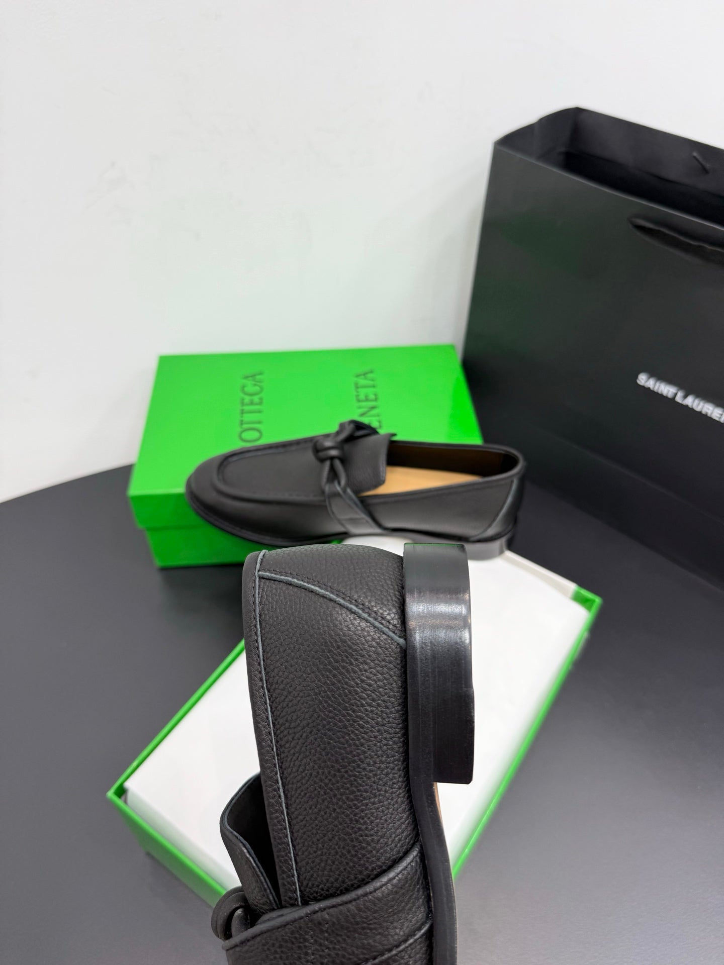 BOTTEGA VENETA 26S LOAFERS IN BLACK GRAINED CALFSKIN