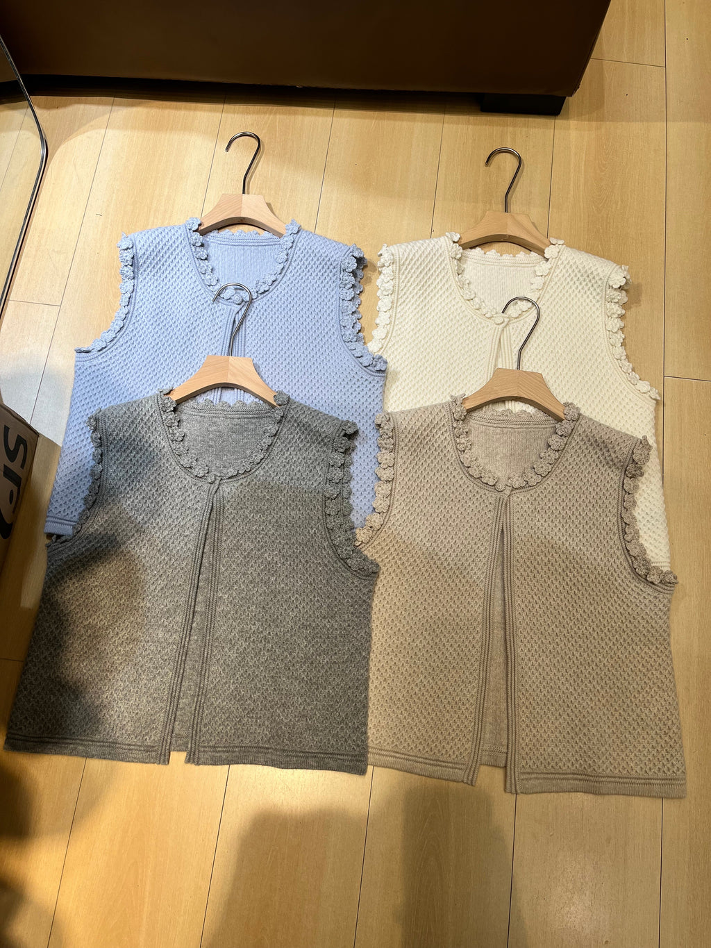 LP 26S LACE CASHMERE VEST 629