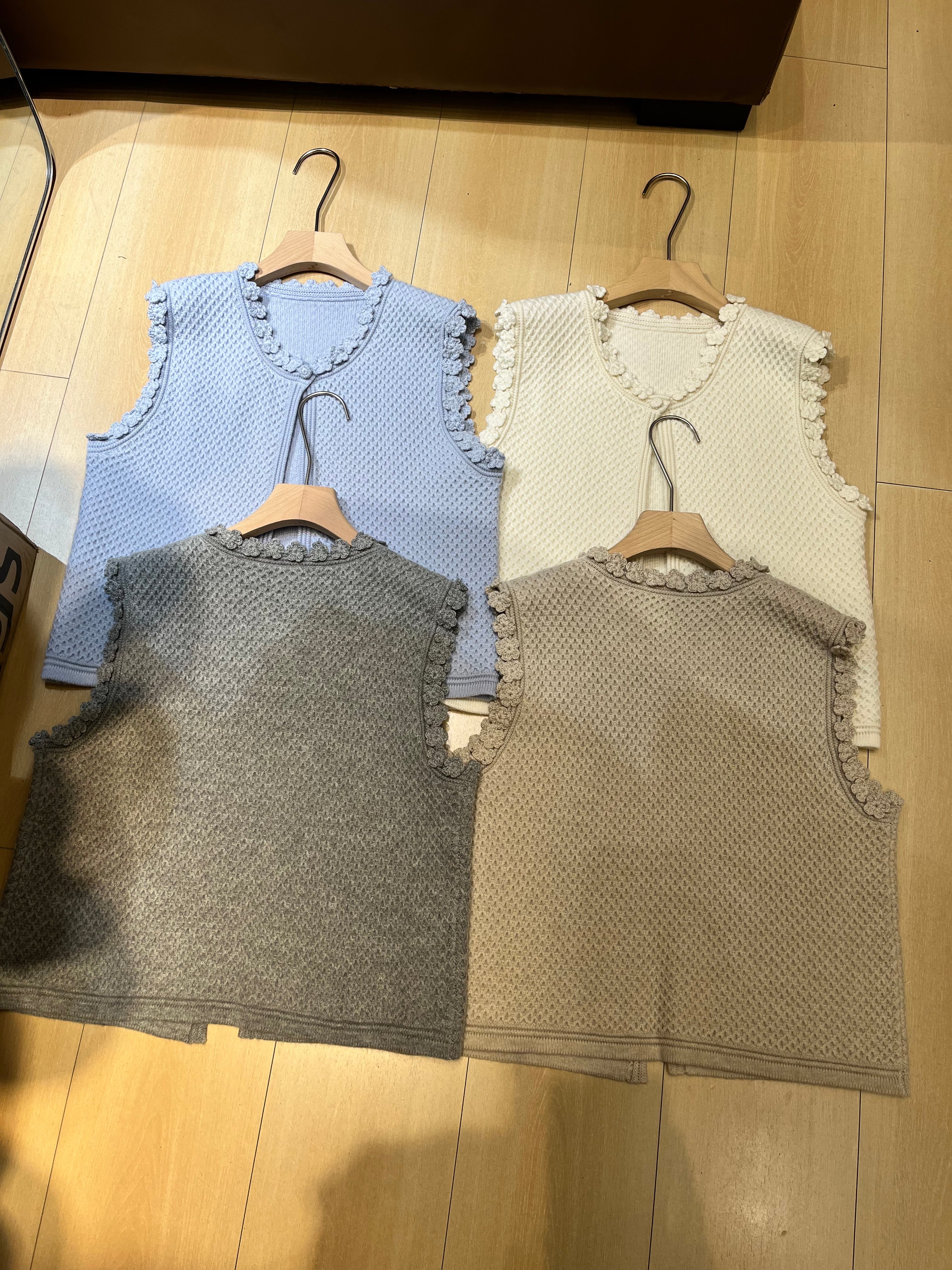 LP 26S LACE CASHMERE VEST 629