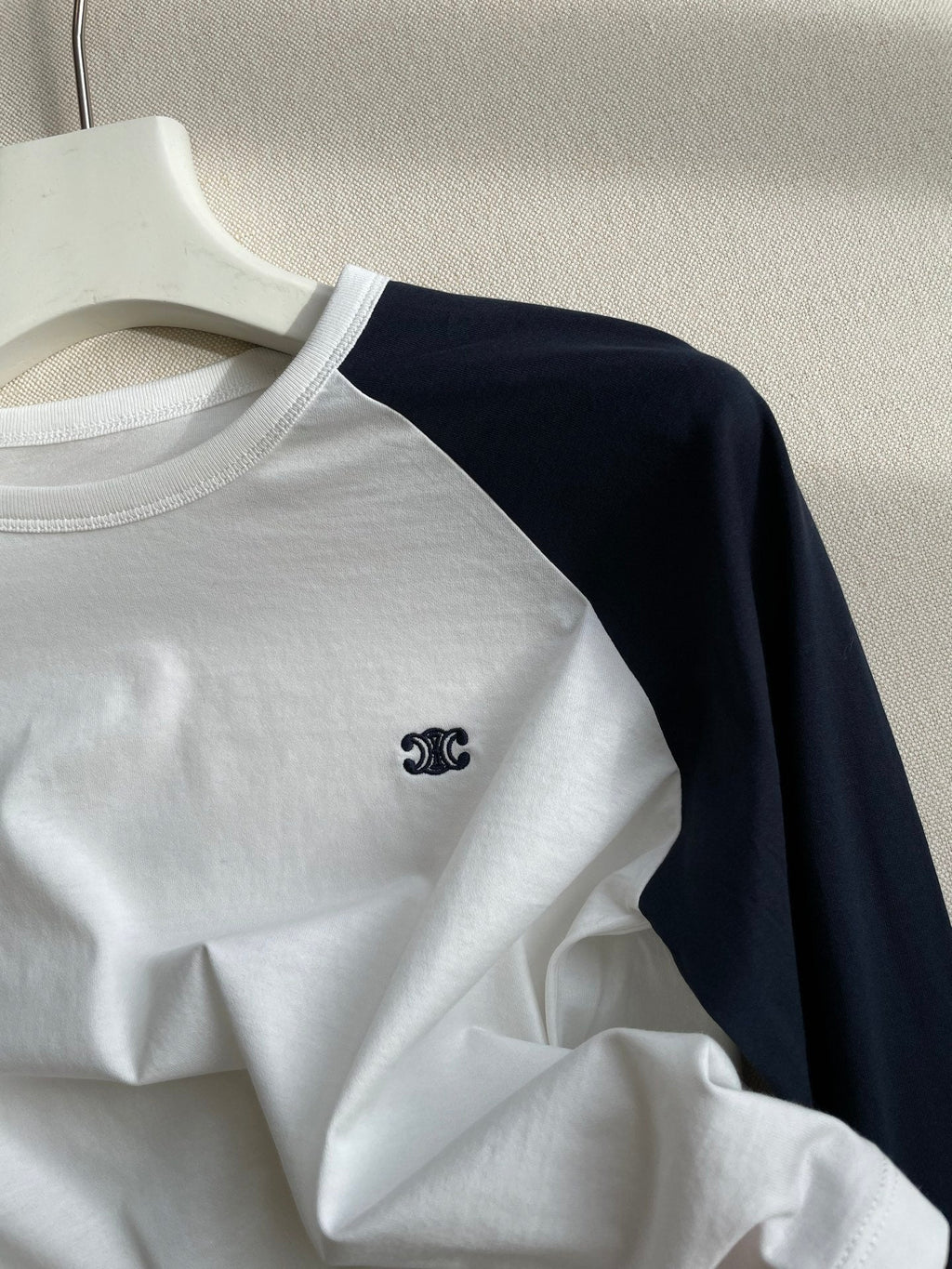 CELINE 26S CROPPED LONG-SLEEVE T-SHIRT 438