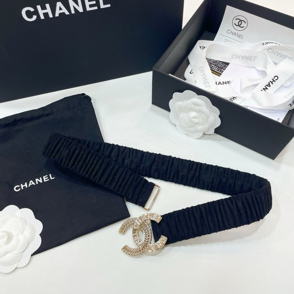 DOUBLE CC 30MM STRETCH BELT IN BLACK SUEDE WITH GOLD CHAIN BUCKLE CRYSTAL DETAIL
