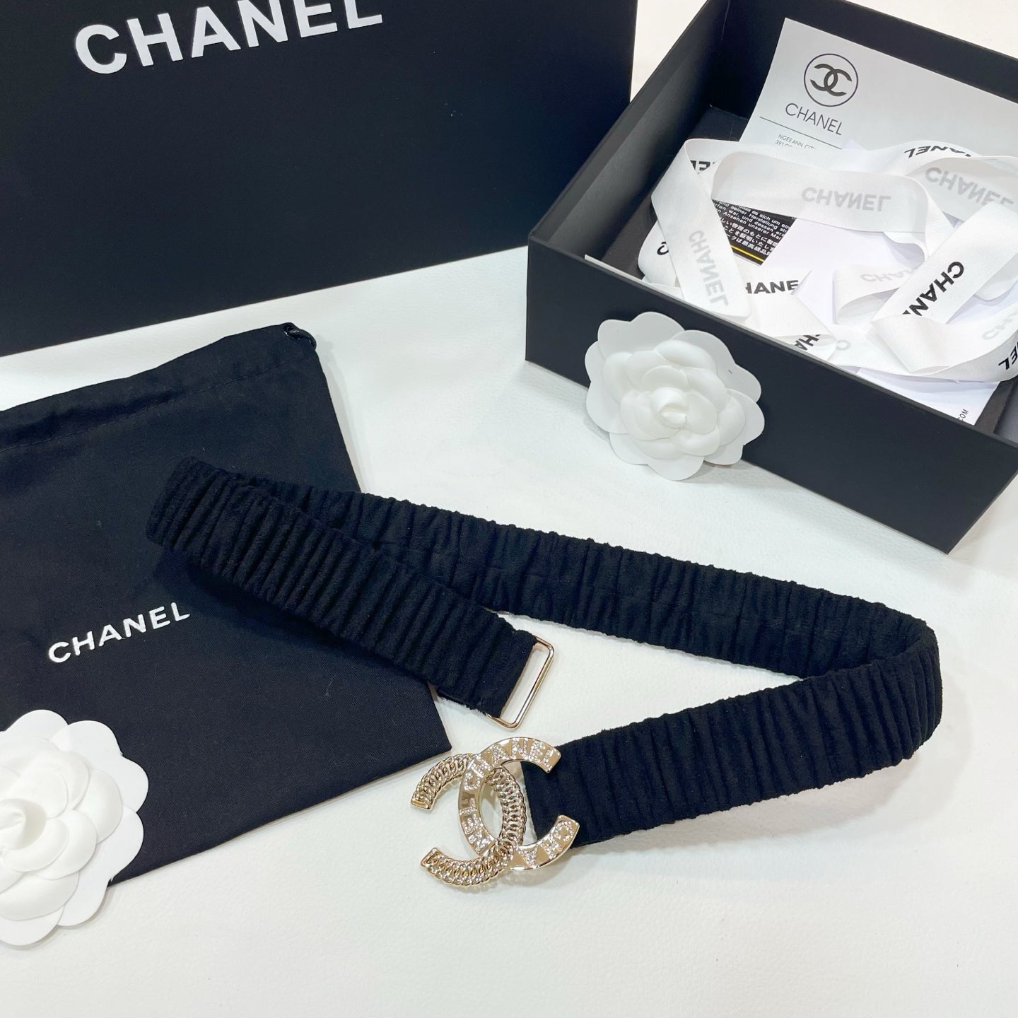 DOUBLE CC 30MM STRETCH BELT IN BLACK SUEDE WITH GOLD CHAIN BUCKLE CRYSTAL DETAIL