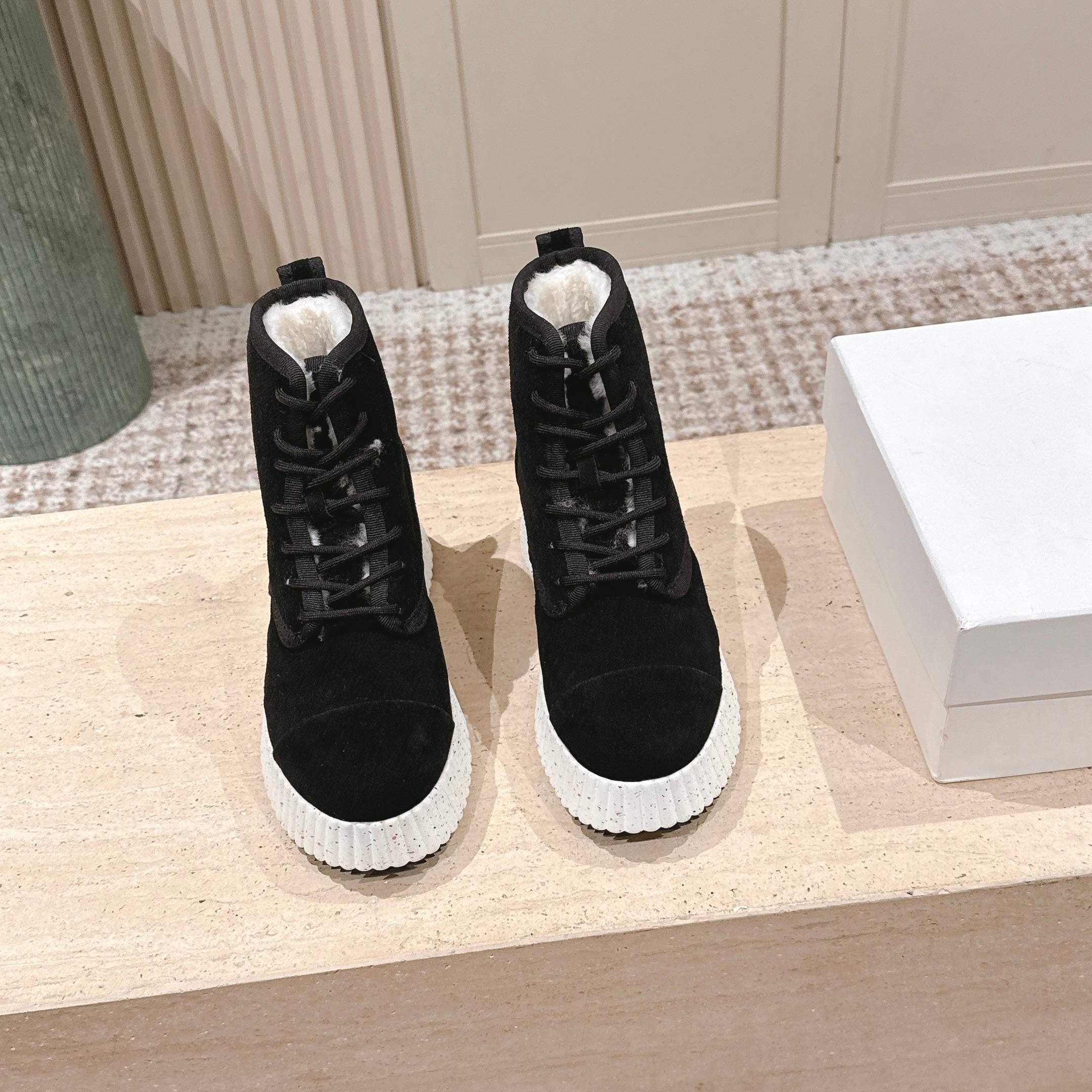 CHLOÉ 26S PLATFORM SOLE BOOTS 68 MM IN BLACK SUEDE
