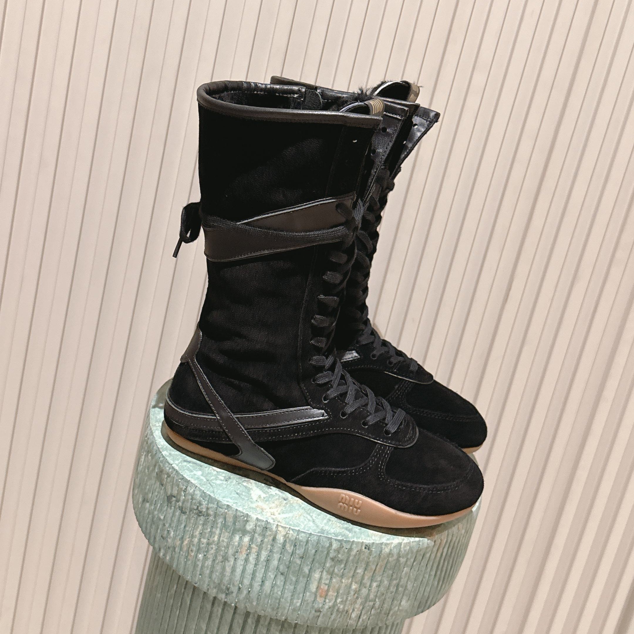 MIUMIU 25S ANKLE BOOTS IN BLACK SUEDE WITH SHEARLING