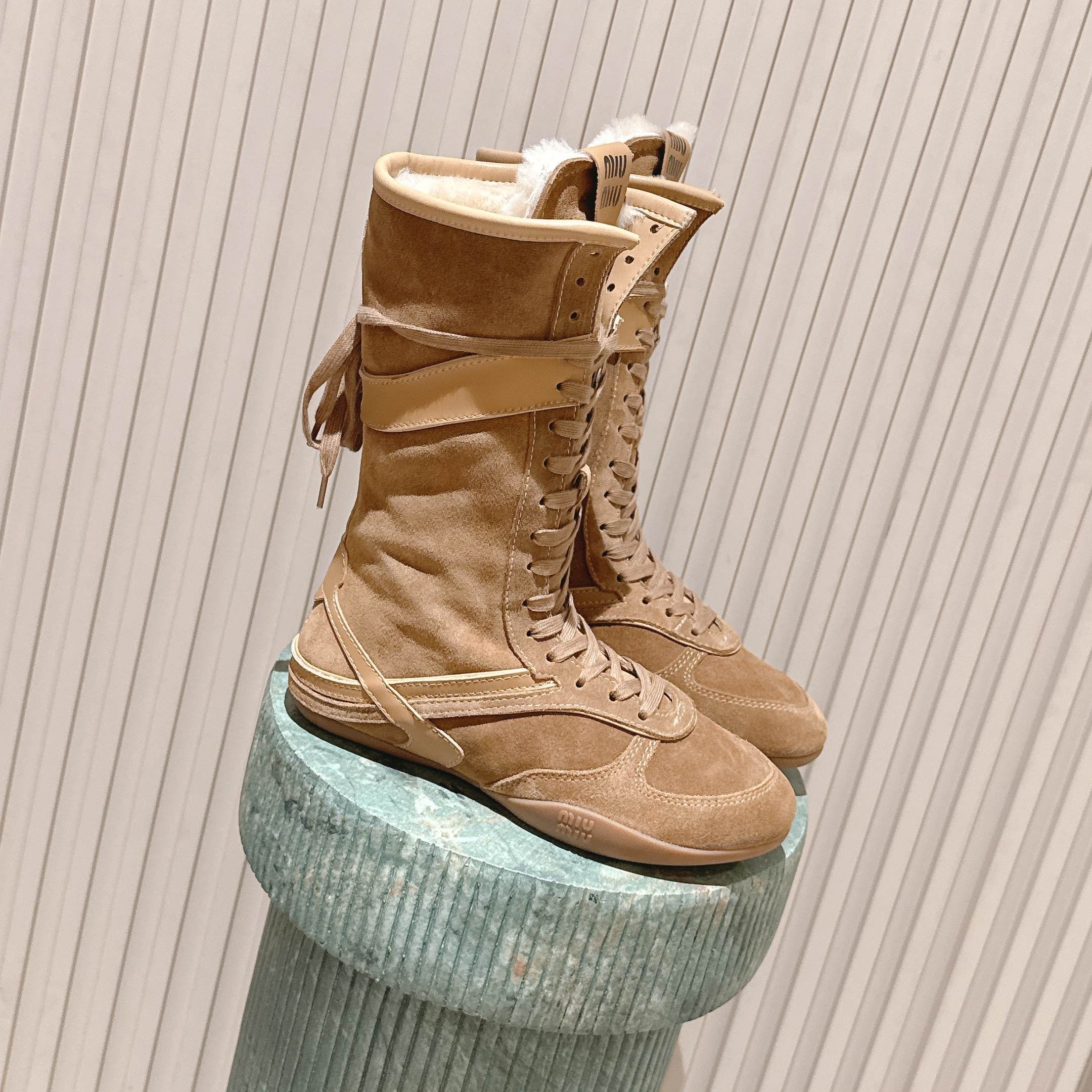 MIUMIU 25S ANKLE BOOTS IN LIGHT BROWN SUEDE WITH SHEARLING