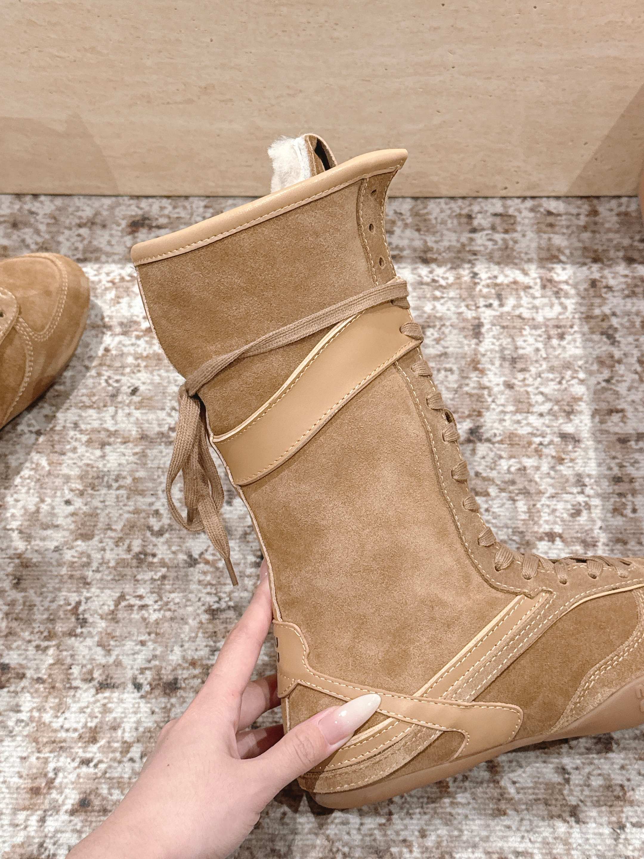 MIUMIU 25S ANKLE BOOTS IN LIGHT BROWN SUEDE WITH SHEARLING